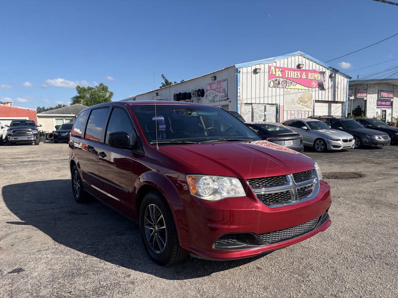 Used 2016 Dodge Grand Caravan American Value Package w/ UConnect Hands-Free Group FWD image 2