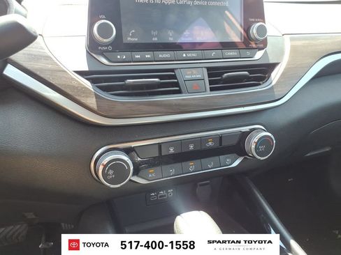 Used 2024 Nissan Altima 2.5 SV FWD image 21