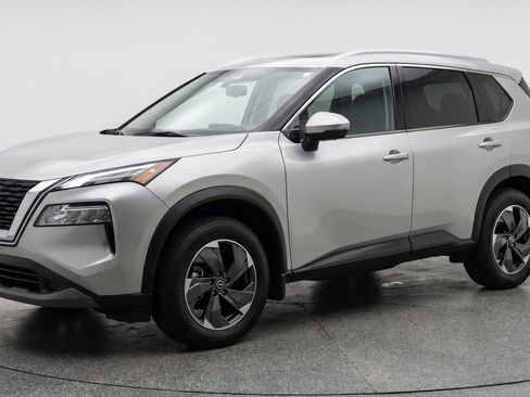 Used 2025 Nissan Rogue SV AWD/4WD image 3
