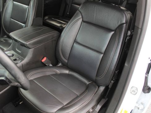 Used 2023 Chevrolet Traverse LT AWD/4WD image 3