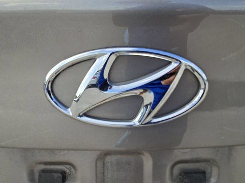 Used 2013 Hyundai Elantra GLS FWD image 8
