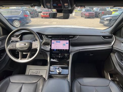 Certified 2025 Jeep Grand Cherokee Limited image 16