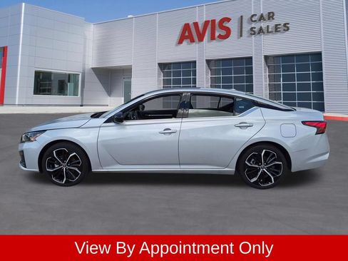 Used 2025 Nissan Altima 2.5 SR FWD image 10