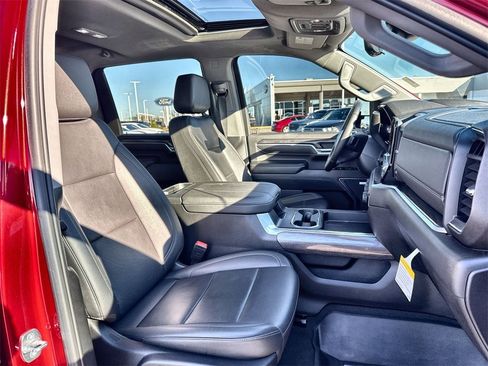 Used 2024 Chevrolet Silverado 3500 LTZ w/ LTZ Premium Package image 32