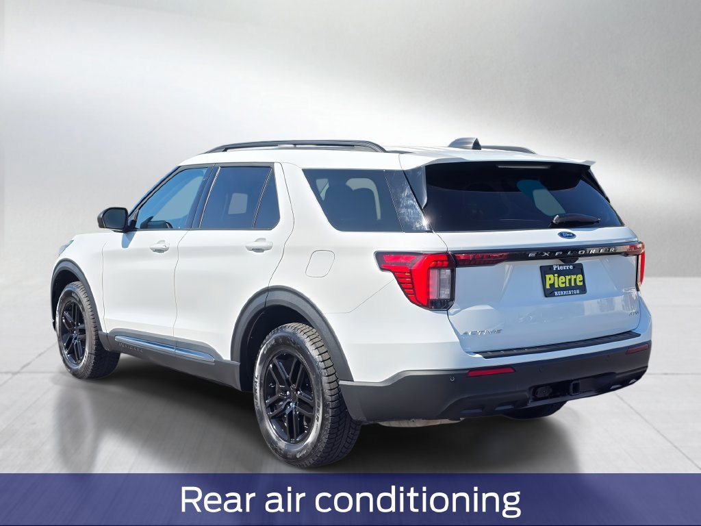 Used 2025 Ford Explorer Active AWD/4WD image 4