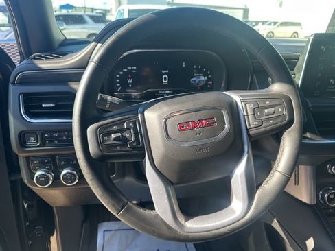 Used 2023 GMC Yukon XL SLT w/ SLT Premium Package image 14