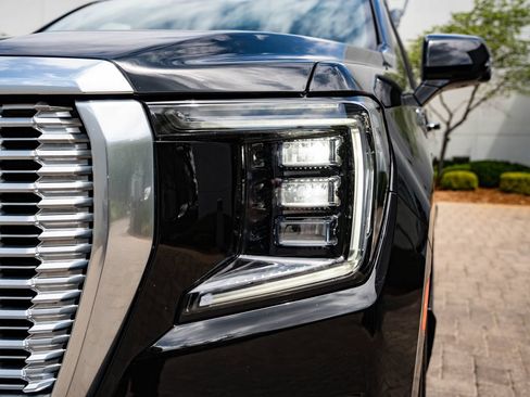 Used 2023 GMC Yukon Denali AWD/4WD image 15