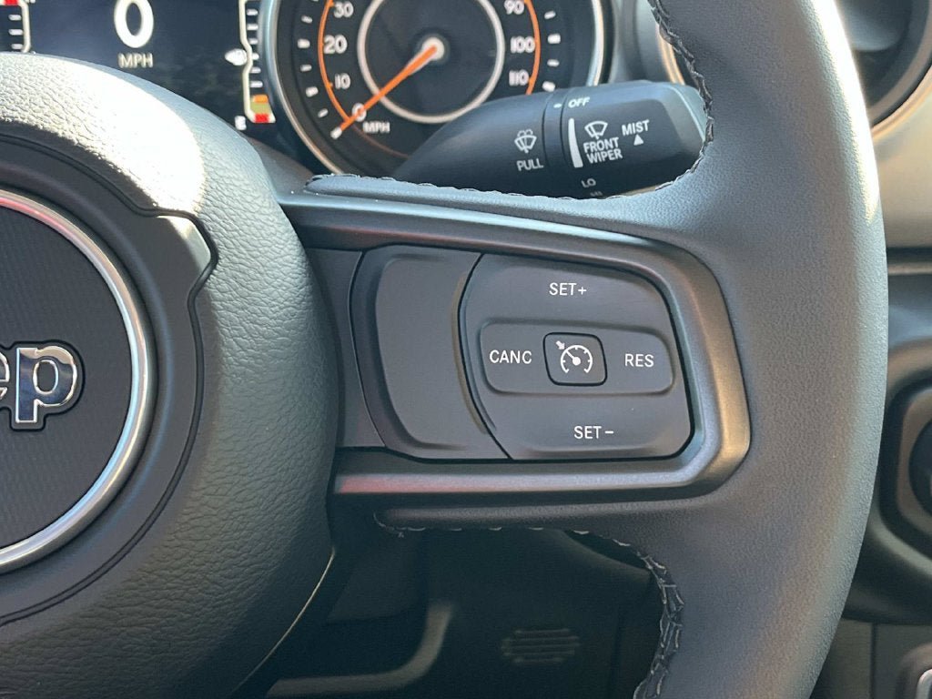 Used 2023 Jeep Gladiator Sport AWD/4WD image 18