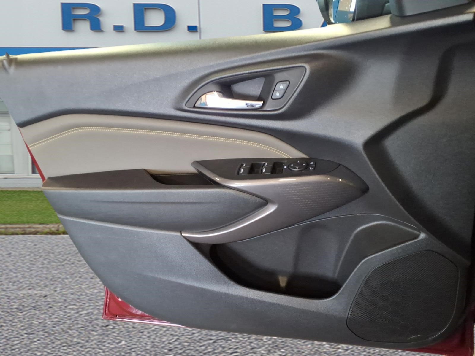 Used 2024 Chevrolet Trax ACTIV w/ Sunroof Package FWD image 9