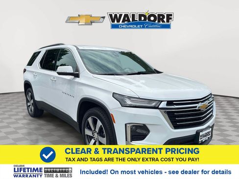 Used 2023 Chevrolet Traverse LT w/ LT Premium Package AWD/4WD image 1