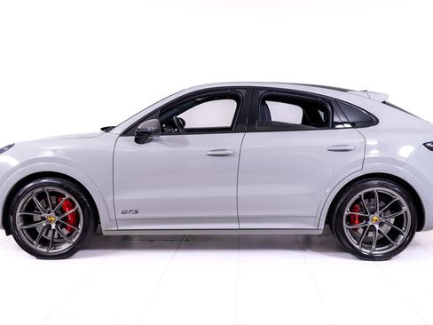 Used 2023 Porsche Cayenne GTS AWD/4WD image 2