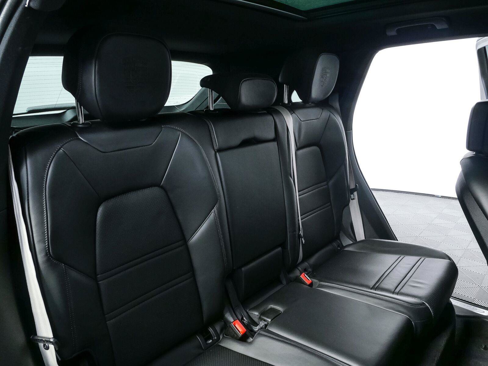 Used 2023 Porsche Cayenne Platinum Edition AWD/4WD image 24