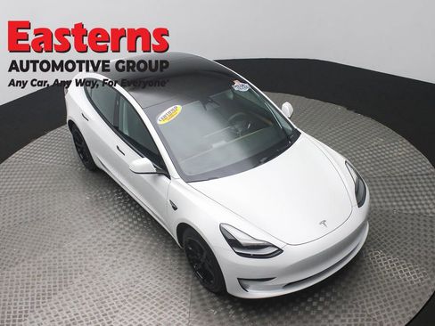 Used 2023 Tesla Model 3 Standard Range image 3