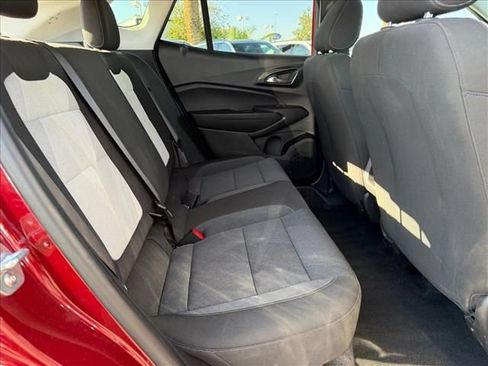 Certified 2025 Chevrolet Trax LS FWD image 10