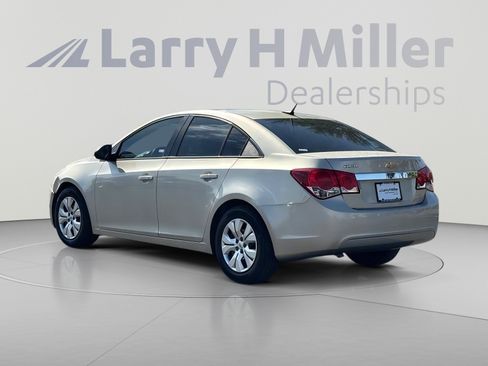 Used 2013 Chevrolet Cruze LS FWD image 4
