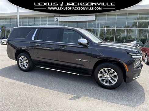 Used 2025 Chevrolet Suburban Premier RWD image 1