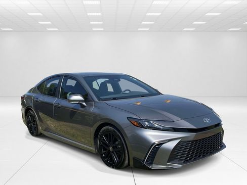 Used 2026 Toyota Camry SE w/ Multimedia Upgrade Package image 1