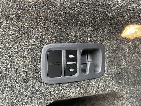 Certified 2022 Bentley Bentayga image 26