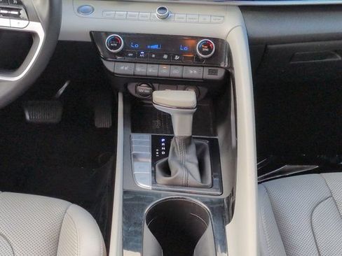 Used 2021 Hyundai Elantra Limited FWD image 17