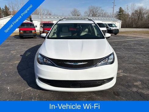 Used 2021 Chrysler Voyager Lxi image 9