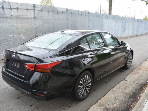 Used 2025 Nissan Altima 2.5 SV FWD image 5