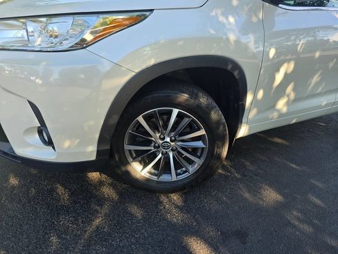 Used 2017 Toyota Highlander XLE AWD/4WD image 2
