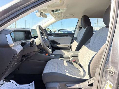 Used 2025 Volkswagen Tiguan S image 11