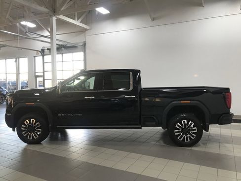 Used 2025 GMC Sierra 3500 Denali Ultimate image 2