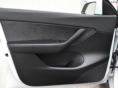 Used 2021 Tesla Model Y Long Range image 20