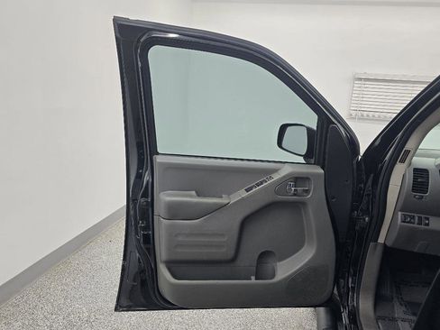 Used 2021 Nissan Frontier SV w/ Midnight Edition Floor Mats image 27