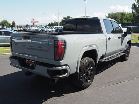 Used 2024 GMC Sierra 2500 AT4 w/ AT4 Premium Plus Package AWD/4WD image 6