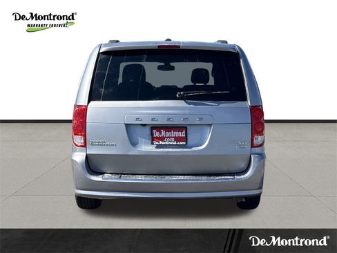 Used 2019 Dodge Grand Caravan SXT image 7