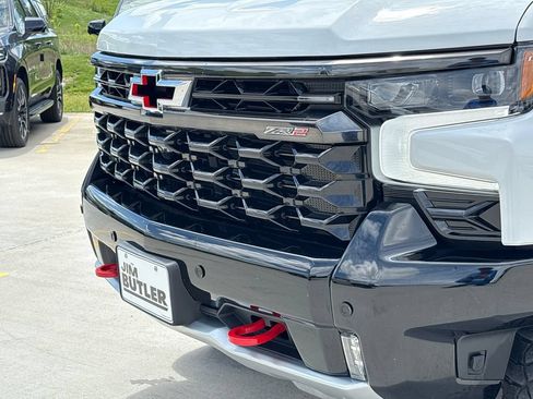 Used 2025 Chevrolet Silverado 1500 ZR2 w/ Technology Package AWD/4WD image 57