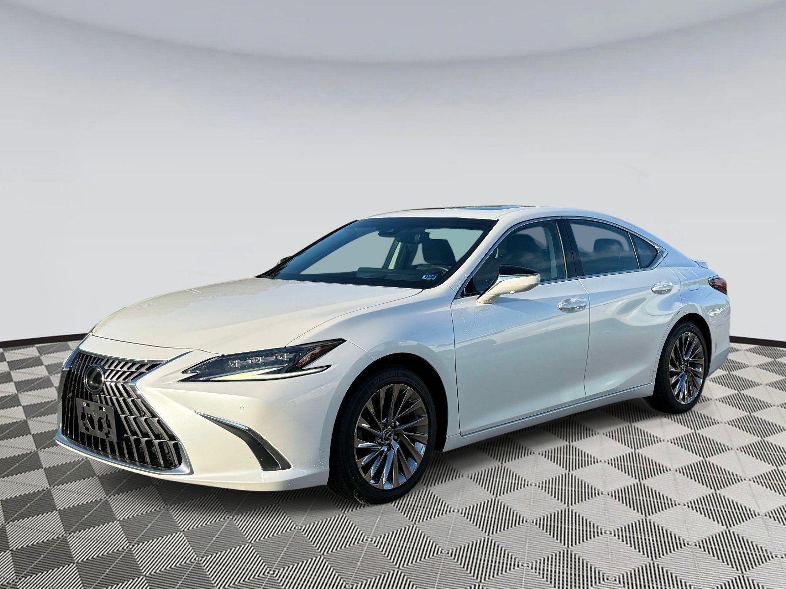 Used 2024 Lexus ES 300h Ultra Luxury w/ Accessory Package (Z2) FWD image 5
