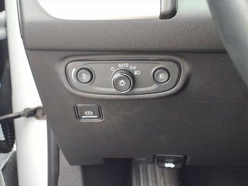 Used 2023 GMC Terrain SLT image 22