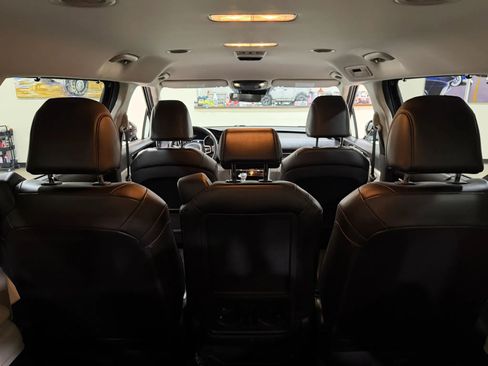 Used 2023 Kia Carnival EX FWD image 26