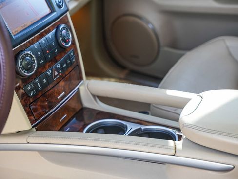 Used 2012 Mercedes-Benz GL 550 4MATIC image 21