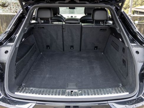 Certified 2023 Porsche Cayenne Platinum Edition w/ Performance Package image 45