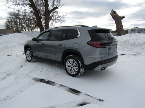 Used 2025 GMC Acadia Elevation image 5