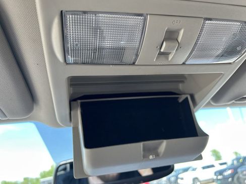 Used 2018 Nissan Titan SV w/ SV Convenience Package AWD/4WD image 32
