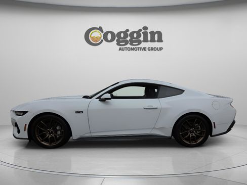 Used 2024 Ford Mustang GT Premium image 2