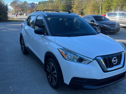 Used 2019 Nissan Kicks SV w/ Exterior Package image 4