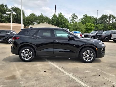 Used 2025 Chevrolet Blazer LT FWD image 4