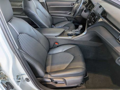 Used 2022 Toyota Camry SE w/ Cold Weather Package image 22