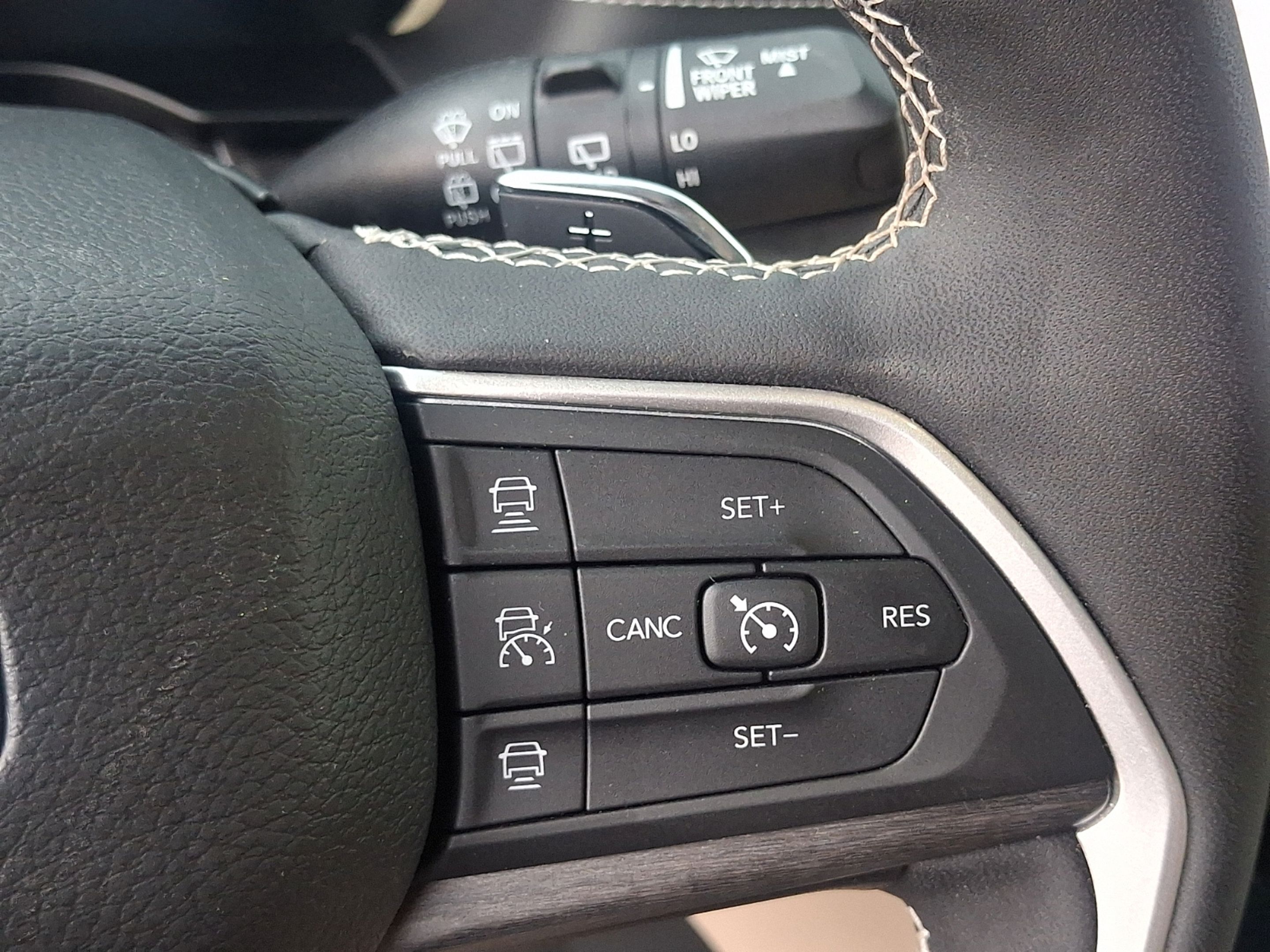 Certified 2024 Jeep Grand Cherokee L Limited w/ Luxury Tech Group II AWD/4WD image 21