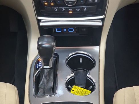 Used 2020 Jeep Grand Cherokee Laredo w/ 18" Wheel & 8.4" Radio Group image 23