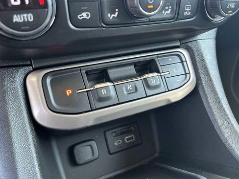 Used 2023 GMC Acadia Denali image 16