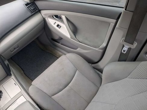 Used 2010 Toyota Camry LE FWD image 15