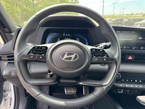 New 2026 Hyundai Elantra SEL Sport FWD image 17