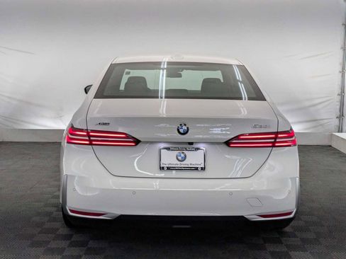 Used 2025 BMW 530i xDrive w/ Premium Package image 5